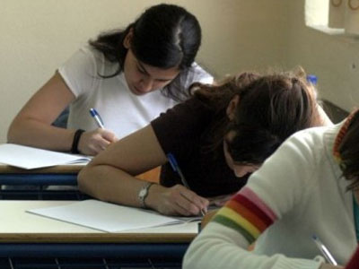 Πάλι μέσα έπεσε η zougla.gr στα θέματα της Λογοτεχνίας